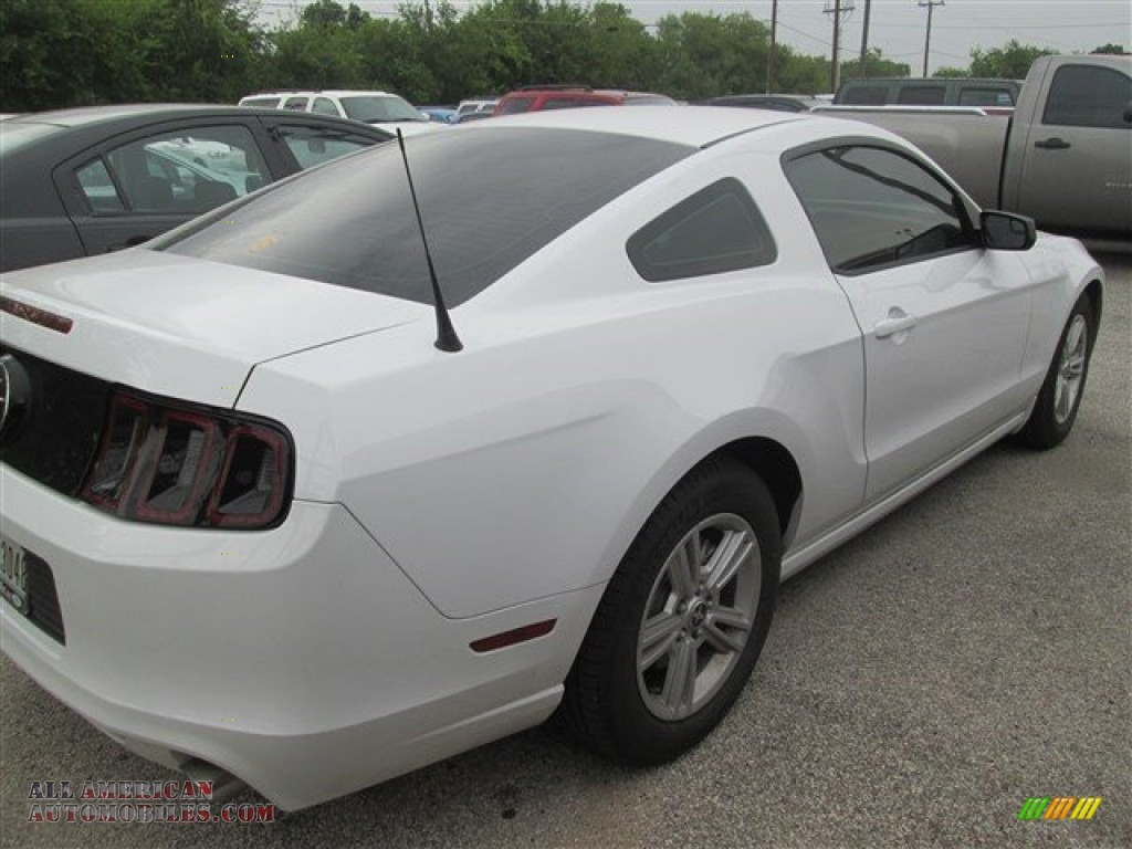 Oxford White / Charcoal Black Ford Mustang V6 Coupe