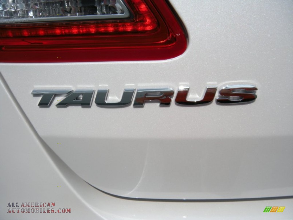 2015 Taurus SEL - White Platinum Metallic / Dune photo #13
