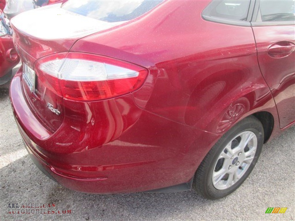 2014 Fiesta SE Sedan - Ruby Red / Medium Light Stone photo #6