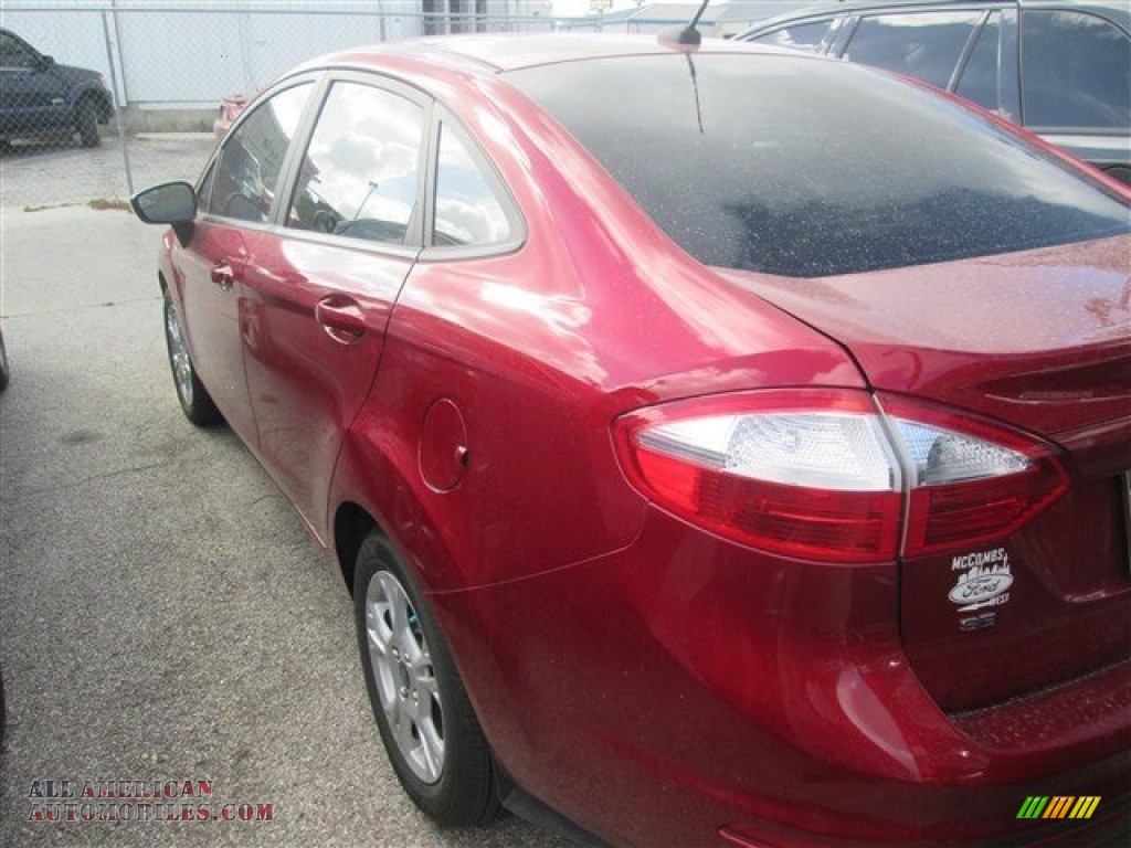 2014 Fiesta SE Sedan - Ruby Red / Medium Light Stone photo #9