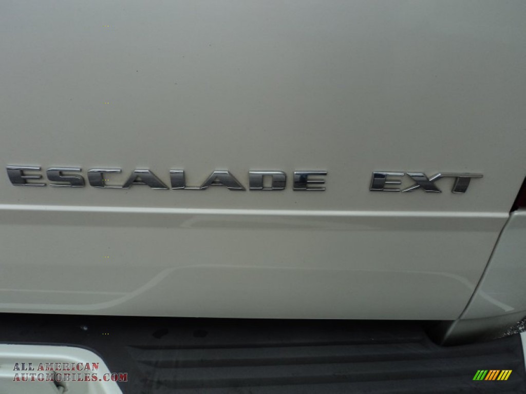 2006 Escalade EXT AWD - White Diamond / Shale photo #27