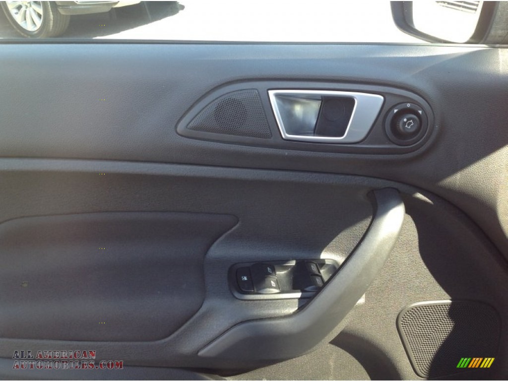 2014 Fiesta SE Hatchback - Ingot Silver / Charcoal Black photo #12