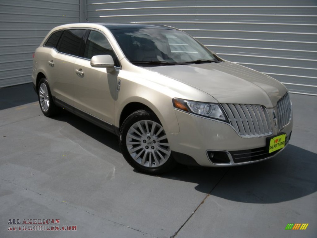 Gold Leaf Metallic / Charcoal Black/Canyon Lincoln MKT FWD