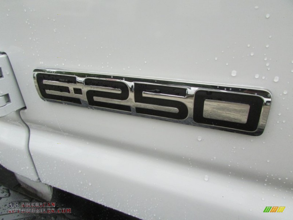 2006 E Series Van E250 Commercial - Oxford White / Medium Flint Grey photo #49