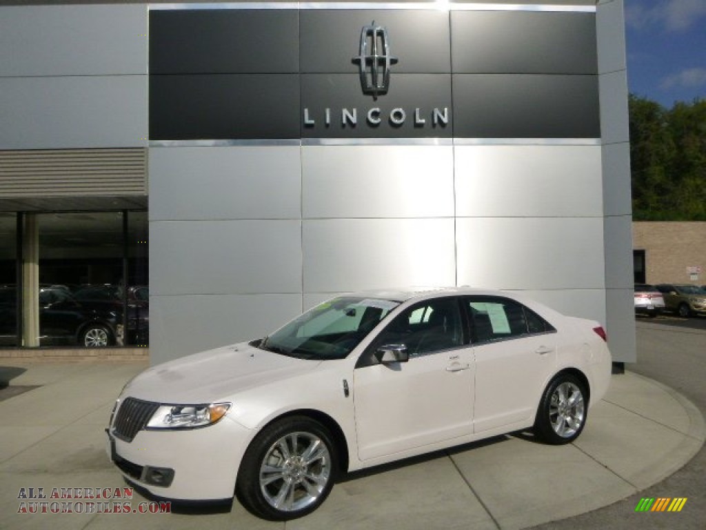 White Platinum Metallic Tri-Coat / Dark Charcoal Lincoln MKZ AWD