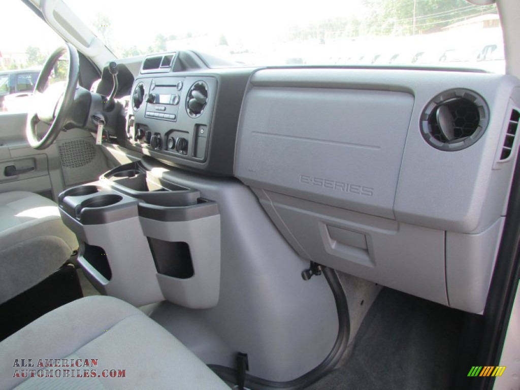 2013 E Series Van E350 XLT Extended Passenger - Ingot Silver Metallic / Medium Flint photo #23
