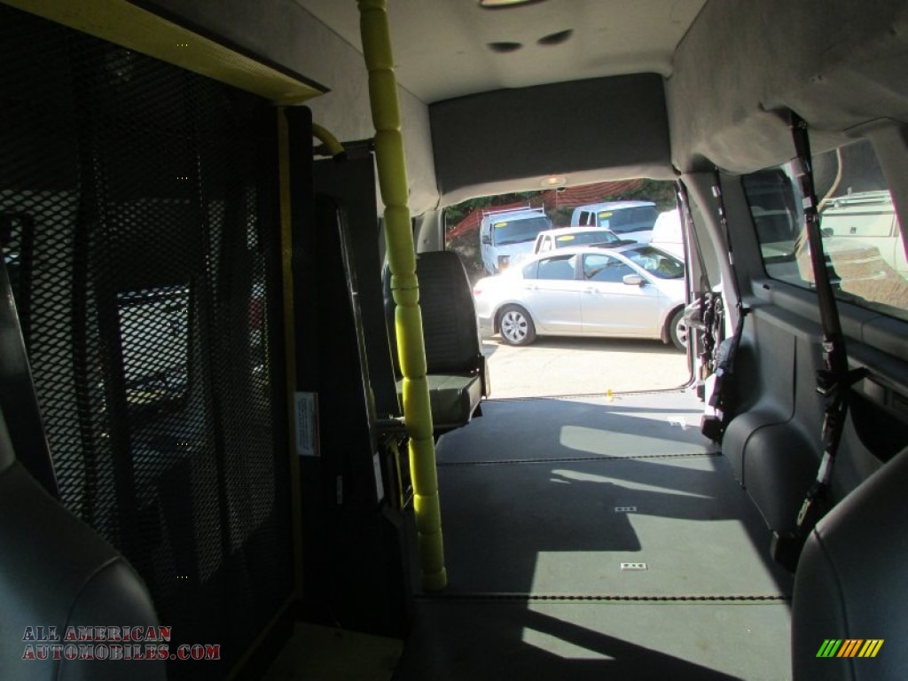 2010 E Series Van E350 XLT Passenger Extended - Oxford White / Medium Flint photo #16