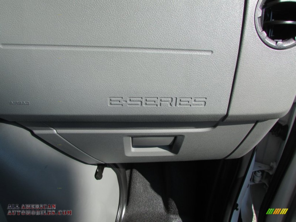 2010 E Series Van E350 XLT Passenger Extended - Oxford White / Medium Flint photo #31