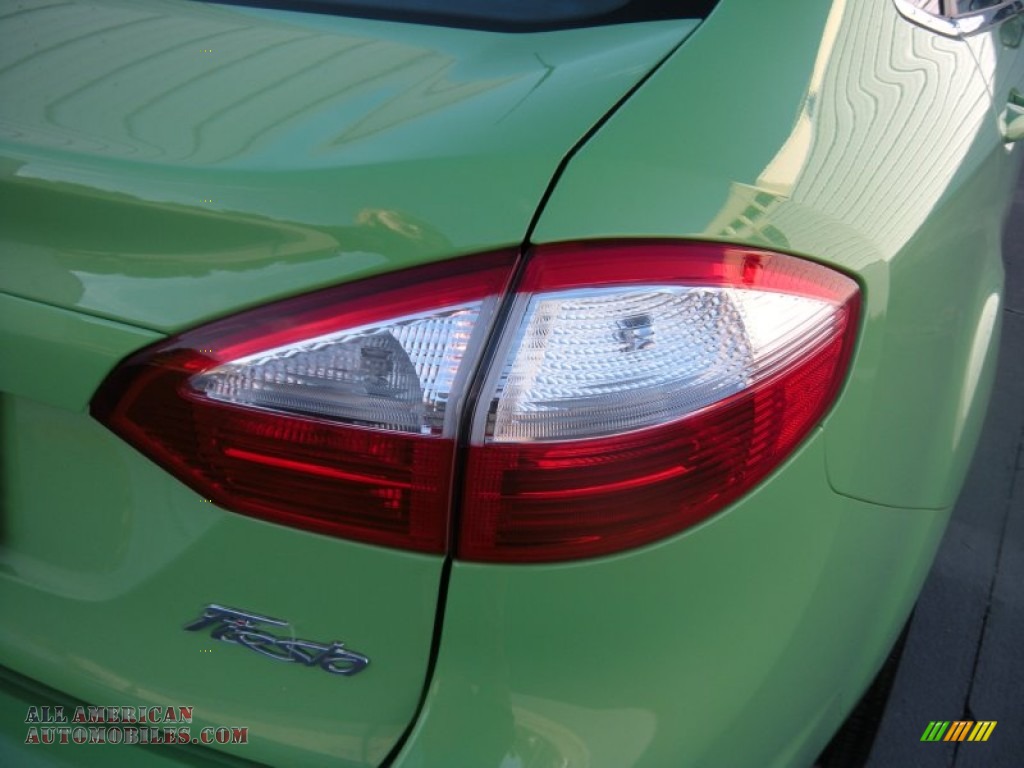 2014 Fiesta Titanium Sedan - Green Envy / Charcoal Black photo #11