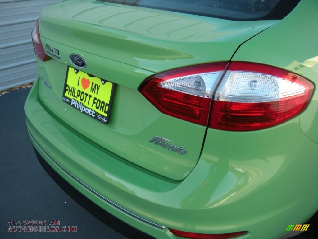 2014 Fiesta Titanium Sedan - Green Envy / Charcoal Black photo #12