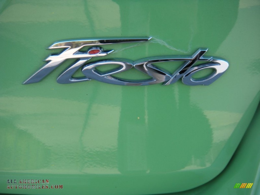 2014 Fiesta Titanium Sedan - Green Envy / Charcoal Black photo #13