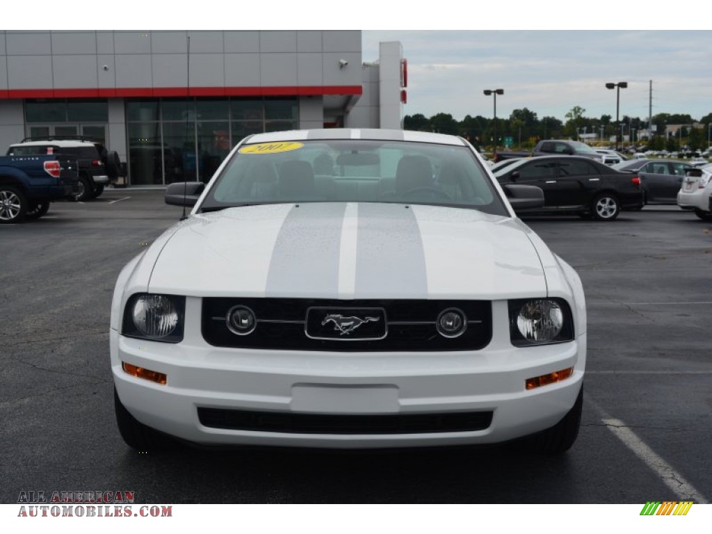 2007 Mustang V6 Premium Coupe - Performance White / Light Graphite photo #7