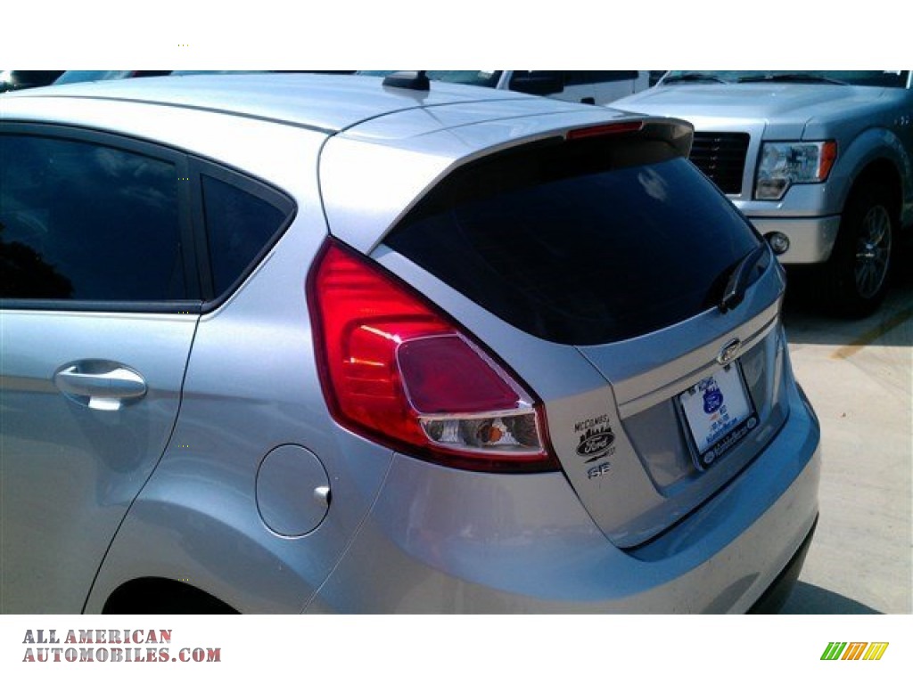 2014 Fiesta SE Hatchback - Ingot Silver / Charcoal Black photo #10