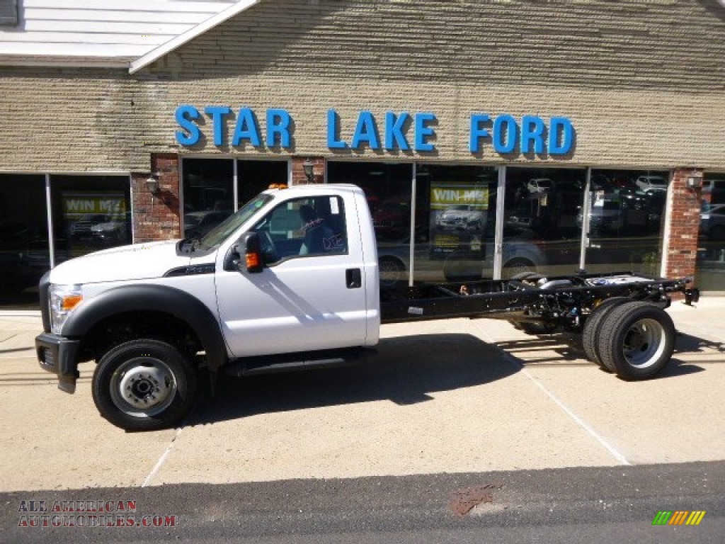 Oxford White / Steel Ford F550 Super Duty XL Regular Cab 4x4 Chassis