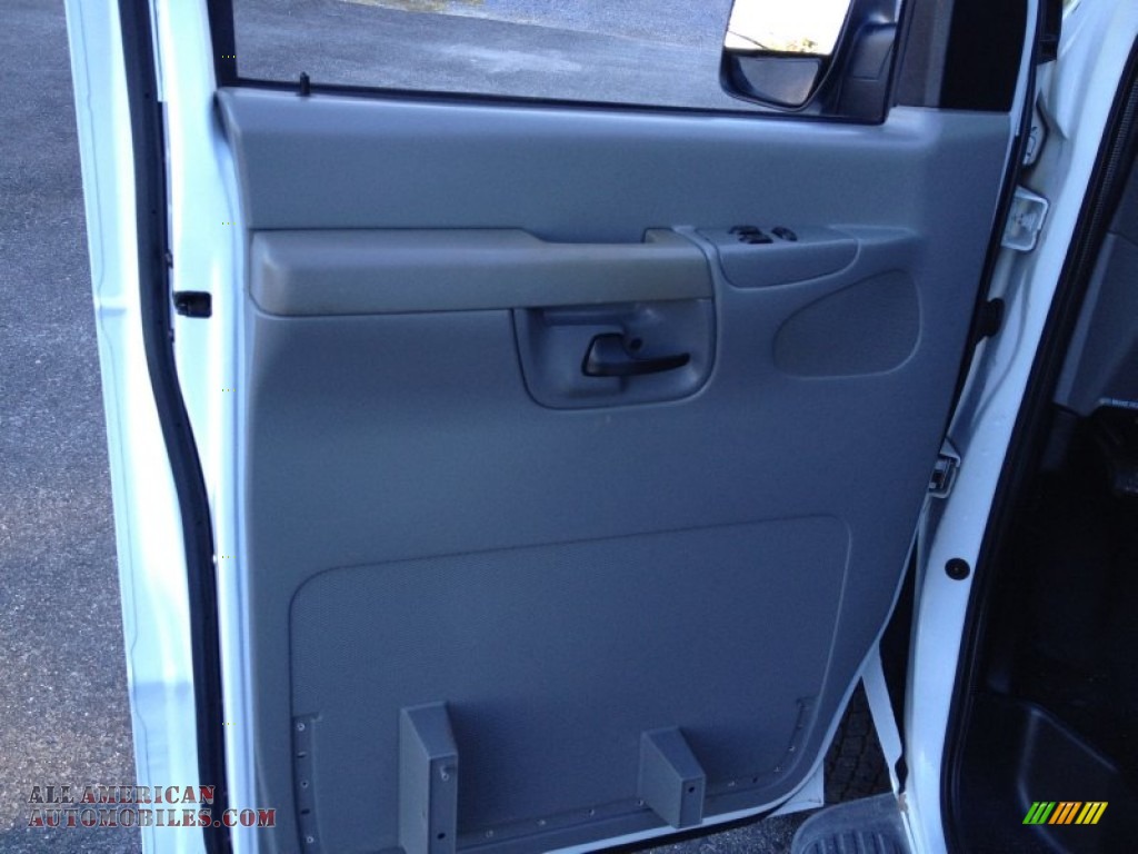 2006 E Series Van E350 XL 15 Passenger - Oxford White / Medium Flint Grey photo #21