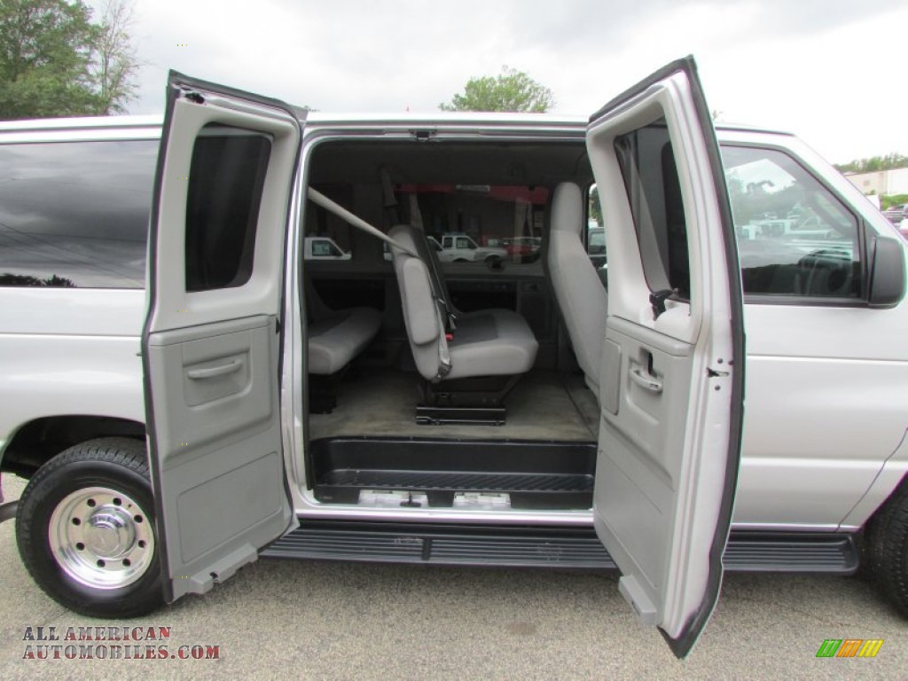 2011 E Series Van E350 XLT Passenger - Ingot Silver Metallic / Medium Flint photo #14