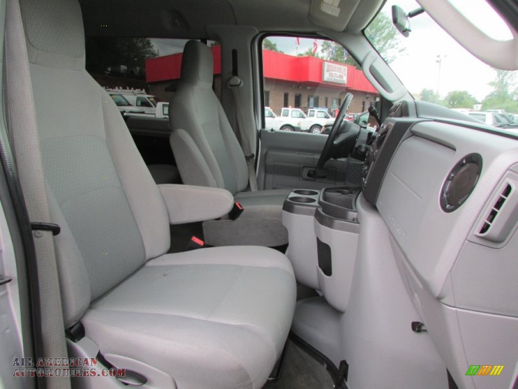 2011 E Series Van E350 XLT Passenger - Ingot Silver Metallic / Medium Flint photo #23