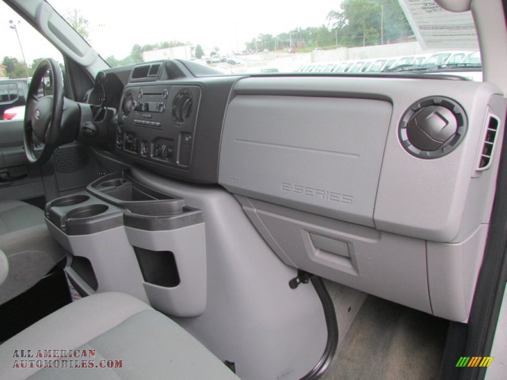 2011 E Series Van E350 XLT Passenger - Ingot Silver Metallic / Medium Flint photo #25