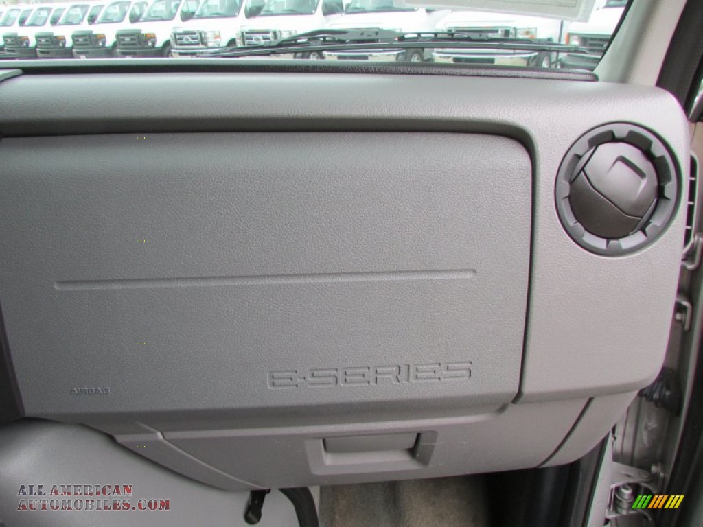 2011 E Series Van E350 XLT Passenger - Ingot Silver Metallic / Medium Flint photo #26