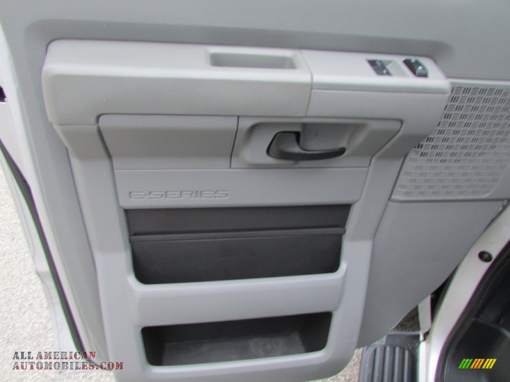 2011 E Series Van E350 XLT Passenger - Ingot Silver Metallic / Medium Flint photo #41
