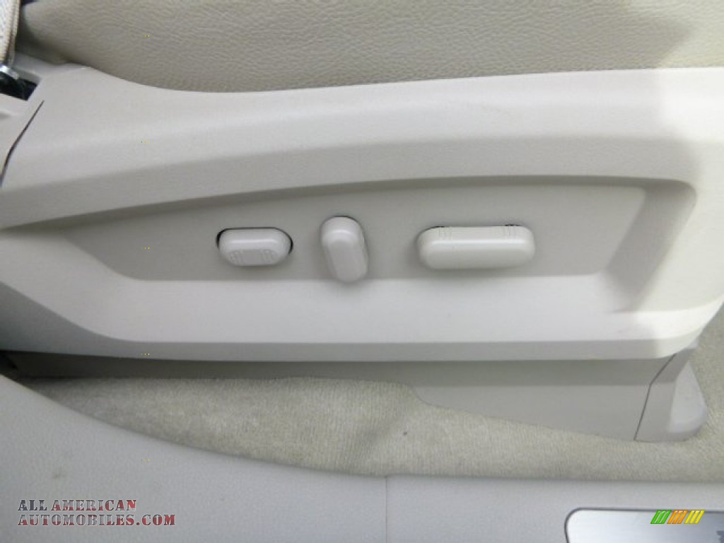 2013 MKX AWD - White Platinum Tri-Coat / Medium Light Stone photo #12