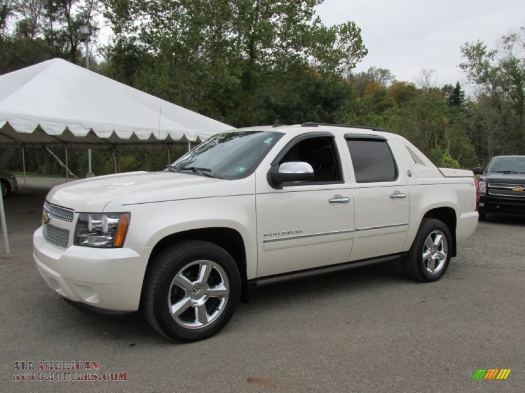 2013 Chevrolet Avalanche Ltz 4x4 In White Diamond Tricoat Photo 26