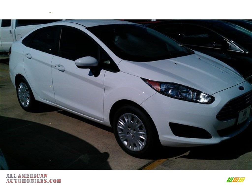 2015 Fiesta SE Hatchback - Oxford White / Charcoal Black photo #1