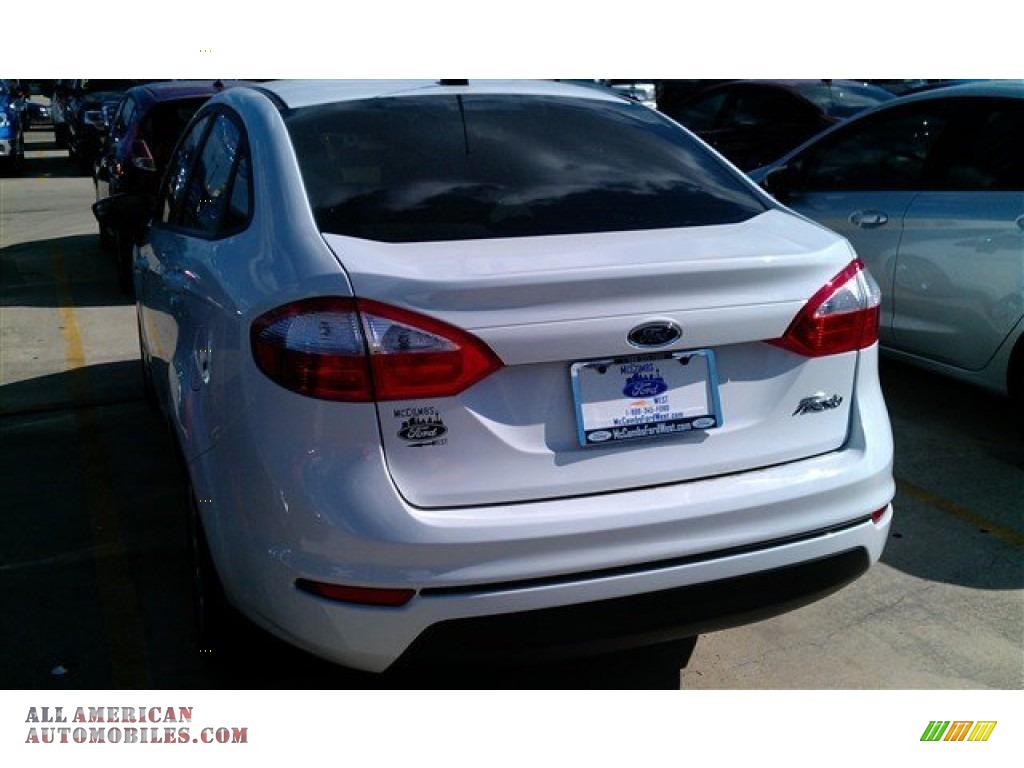 2015 Fiesta SE Hatchback - Oxford White / Charcoal Black photo #5