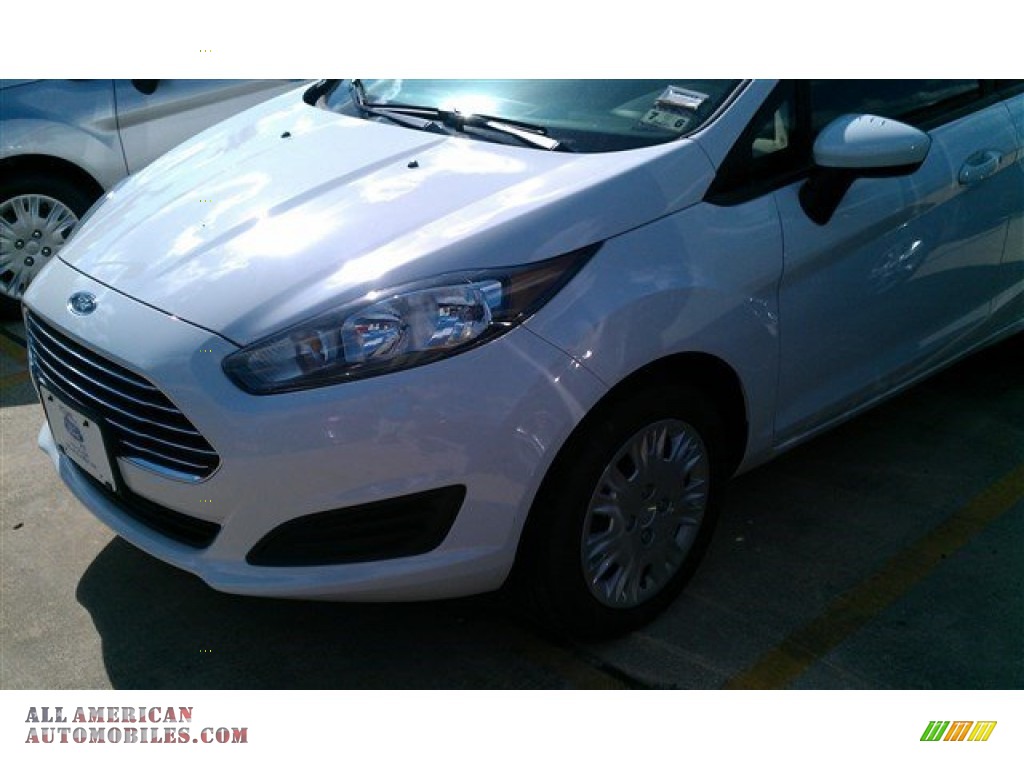 2015 Fiesta SE Hatchback - Oxford White / Charcoal Black photo #7