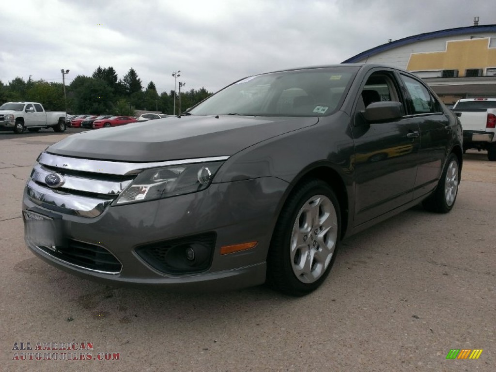 Sterling Grey Metallic / Charcoal Black Ford Fusion SE