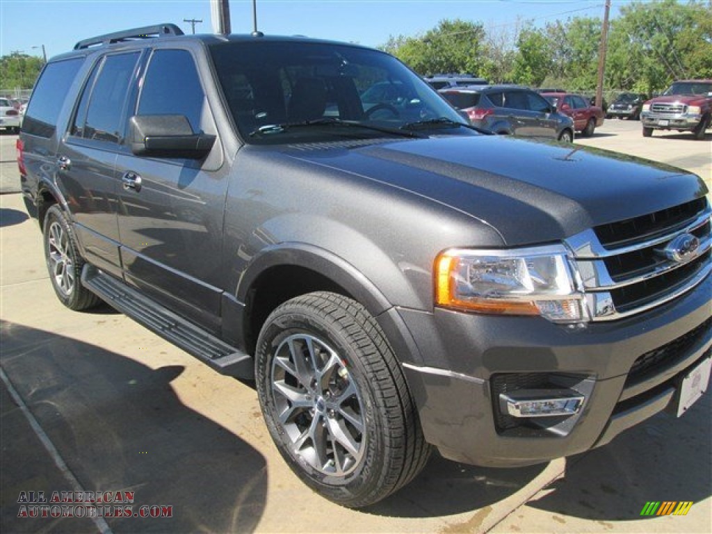 Magnetic Metallic / Ebony Ford Expedition XLT