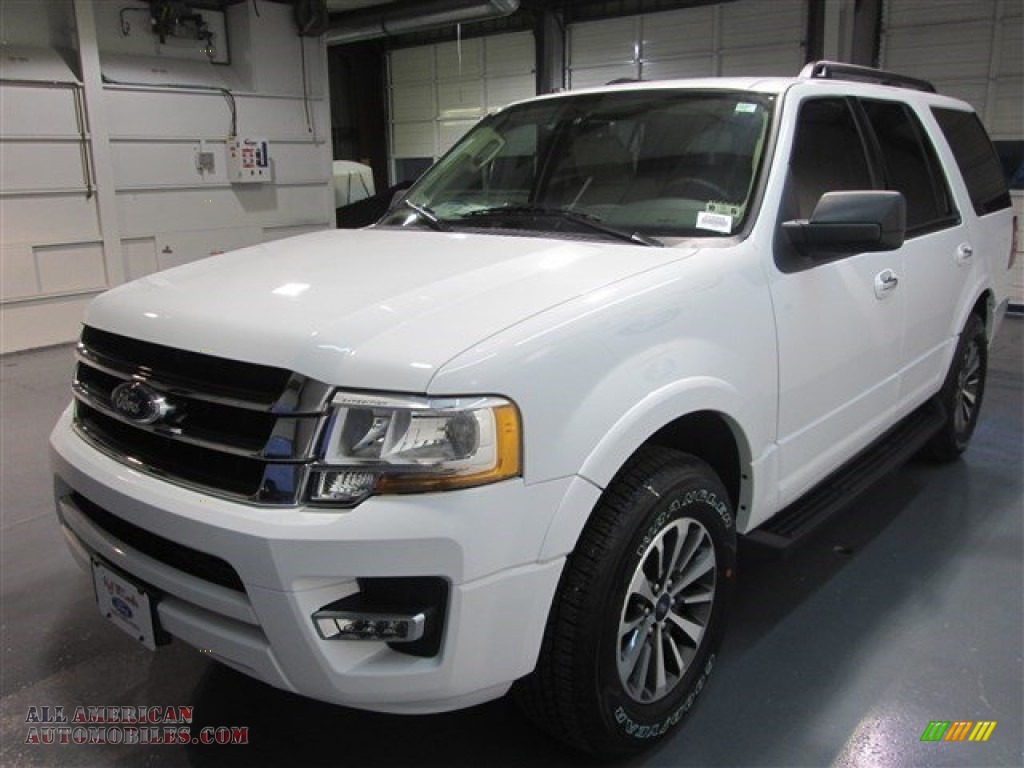 2015 Expedition XLT - Oxford White / Dune photo #3