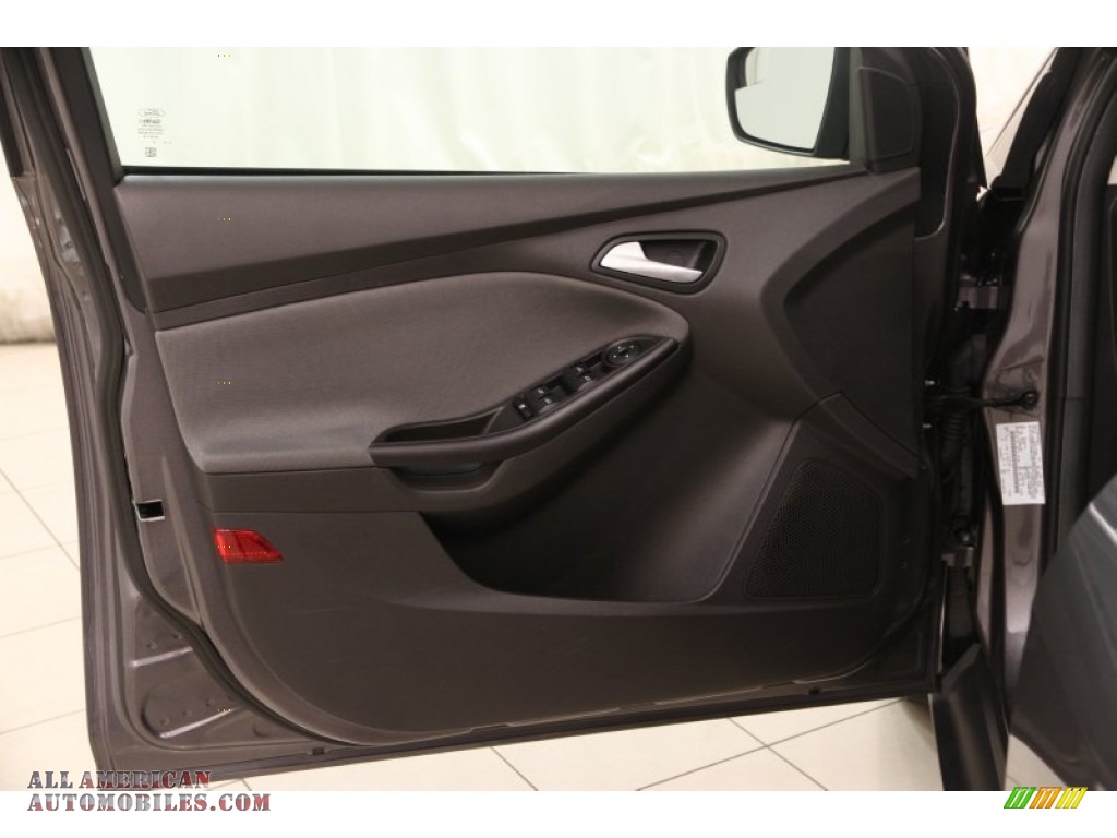 2013 Focus SE Sedan - Sterling Gray / Charcoal Black photo #4