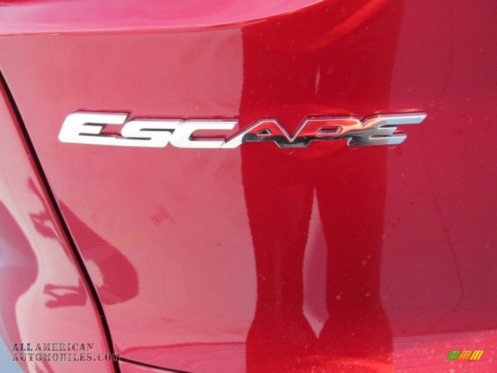 2015 Escape SE - Ruby Red Metallic / Charcoal Black photo #13