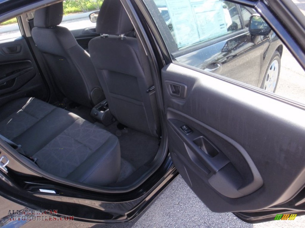 2011 Fiesta SE Sedan - Tuxedo Black Metallic / Light Stone/Charcoal Black Cloth photo #36