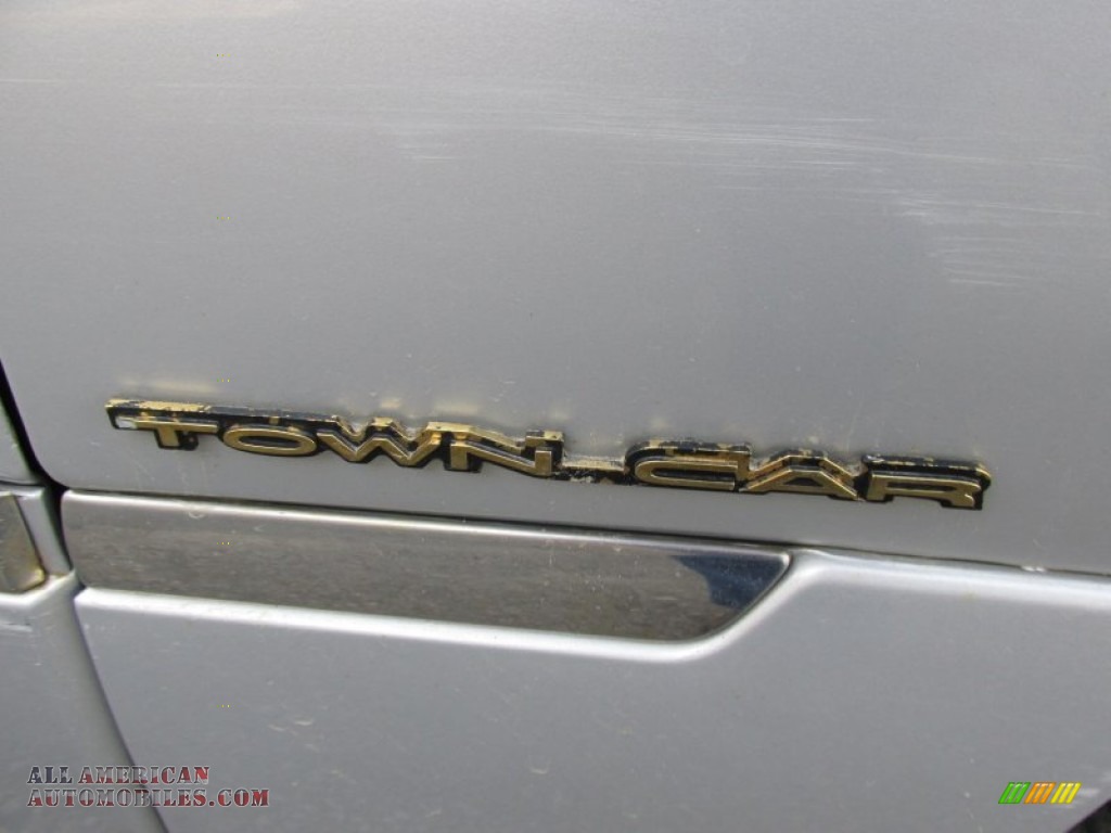 2002 Town Car Cartier - Silver Frost Metallic / Light Graphite photo #9