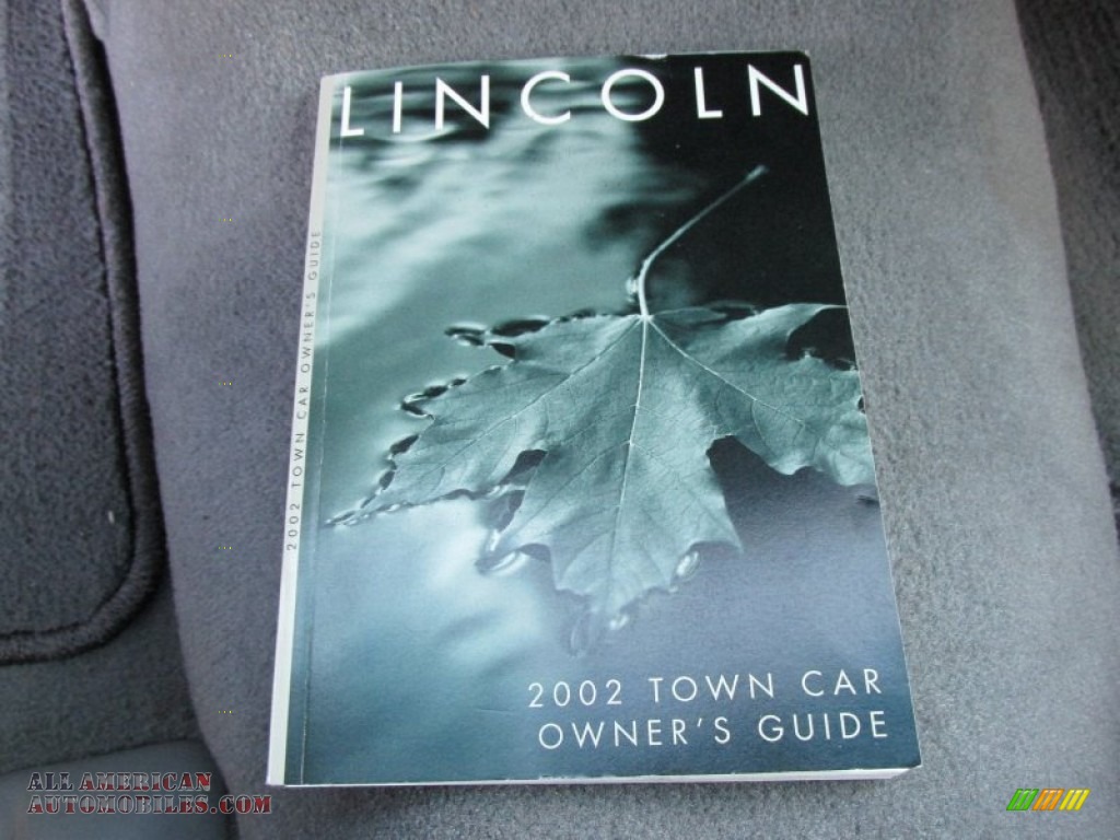 2002 Town Car Cartier - Silver Frost Metallic / Light Graphite photo #33