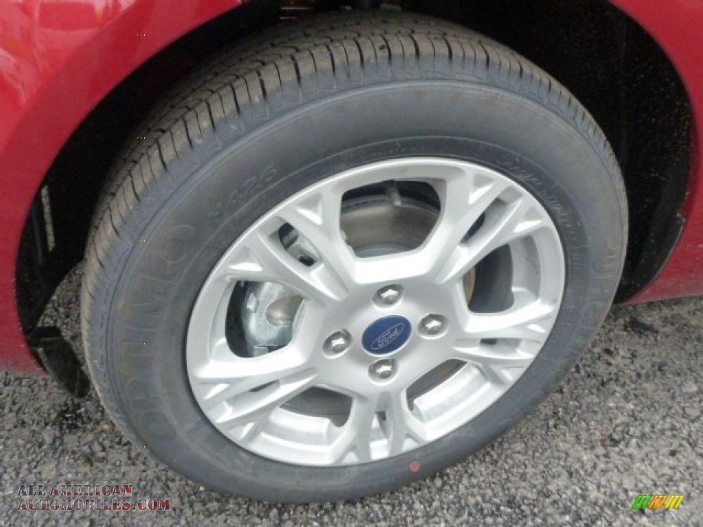 2015 Fiesta SE Sedan - Ruby Red Metallic / Charcoal Black photo #9