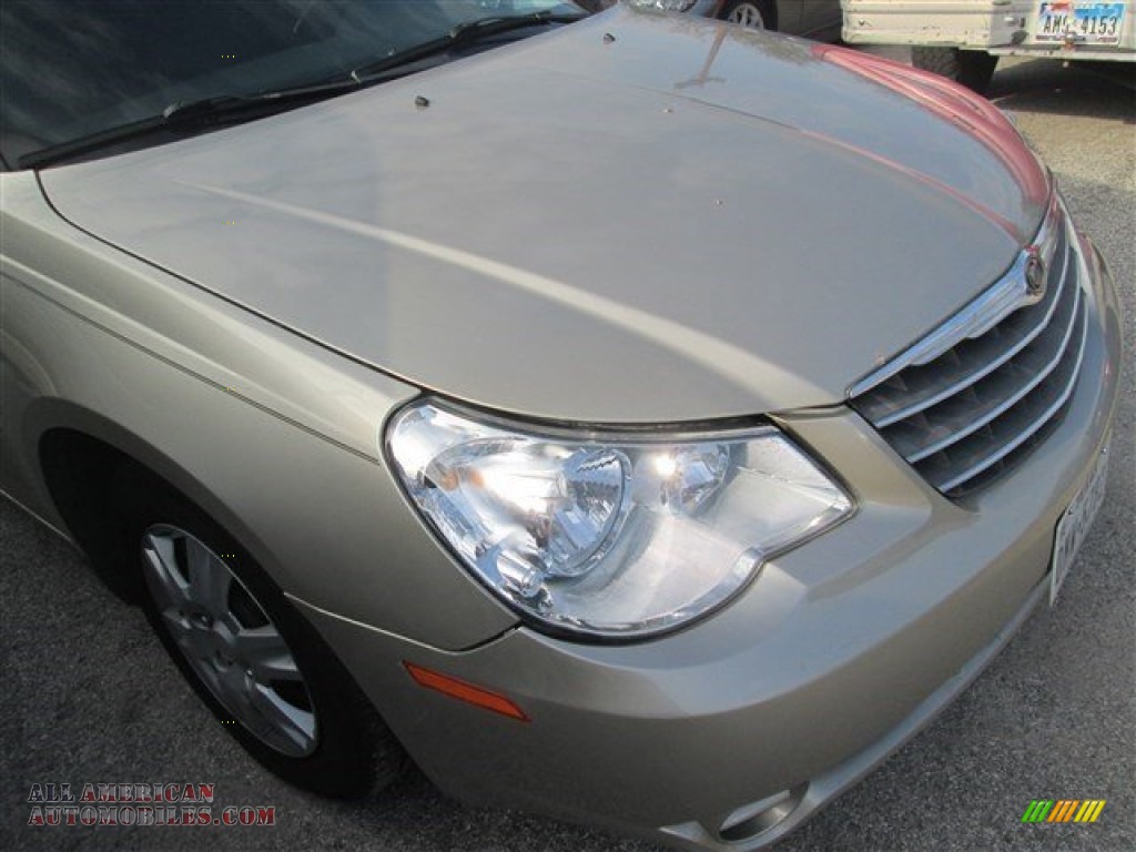 2010 Sebring Limited Sedan - White Gold / Dark Slate Gray photo #2