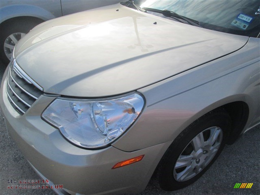 2010 Sebring Limited Sedan - White Gold / Dark Slate Gray photo #4