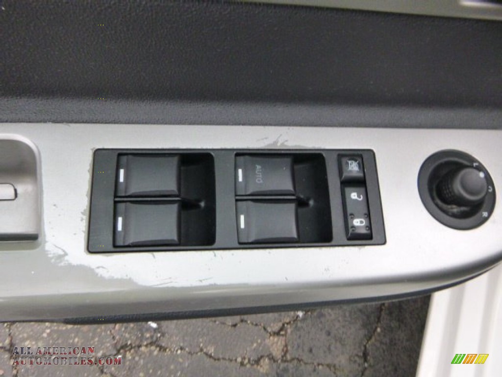 2009 Sebring LX Sedan - Stone White / Dark Slate Gray photo #16