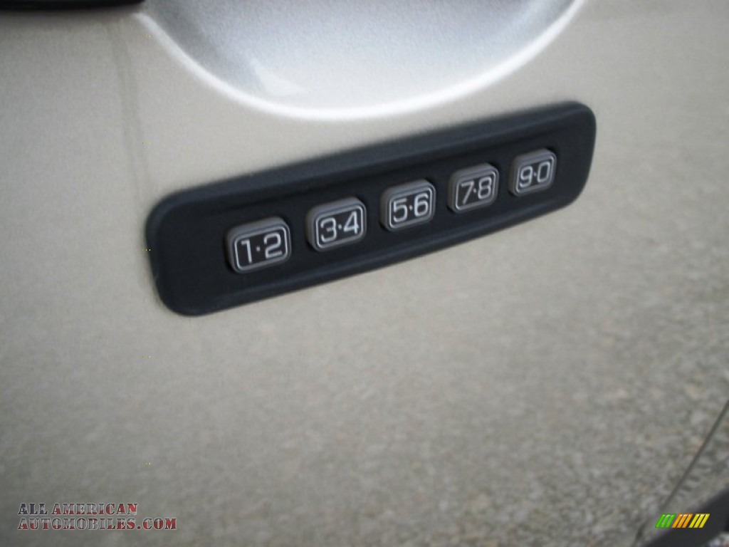 2010 Escape Limited V6 4WD - Gold Leaf Metallic / Charcoal Black photo #4