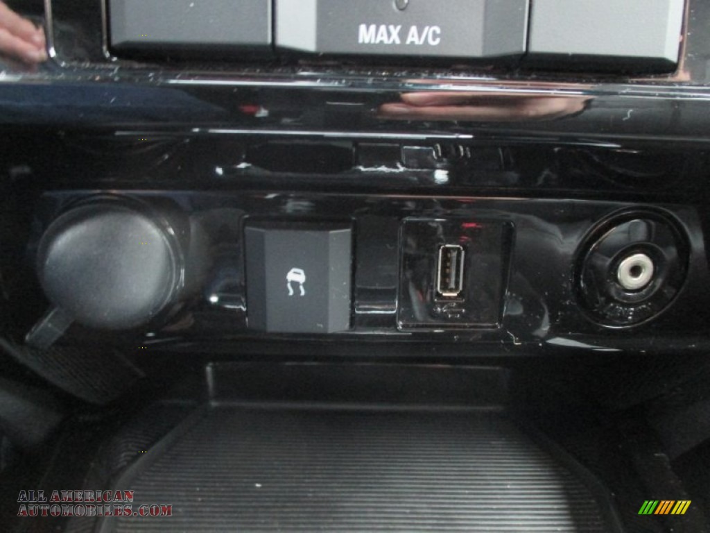 2010 Escape Limited V6 4WD - Gold Leaf Metallic / Charcoal Black photo #11